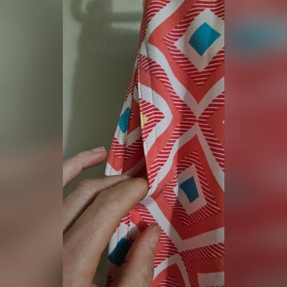 Malibu Beach Club Coral Geometric Print Swim Trunks NWT Size Medium